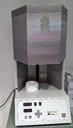 Forno di sinterizzazione Mihm-Vogt nel laboratorio Creadent