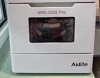 Fresatrice CAD/CAM a 5 assi Aidite AMD-500E Pro nel laboratorio Creadent