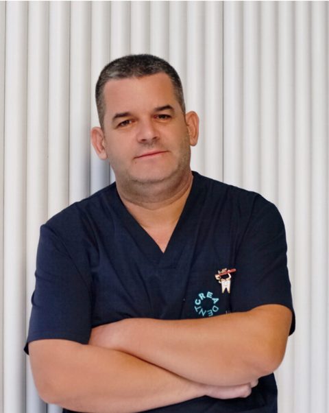 Denis Leskoviku, Odontotecnico