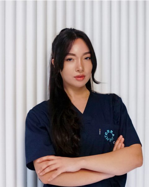 Elisa Lika, Assistente dentale