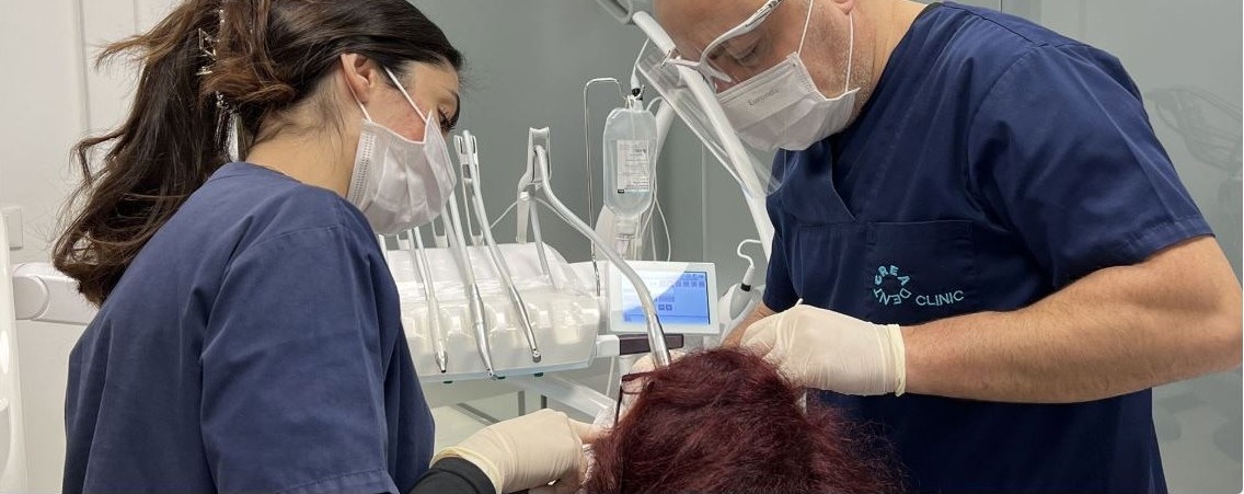 Il Dr. Klodian Bila al lavoro — scrivi a noi su WhatsApp