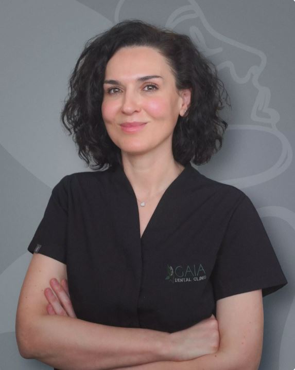 Dr.ssa Anisa Kurti - Ortodonzia, Protesi ed Estetica