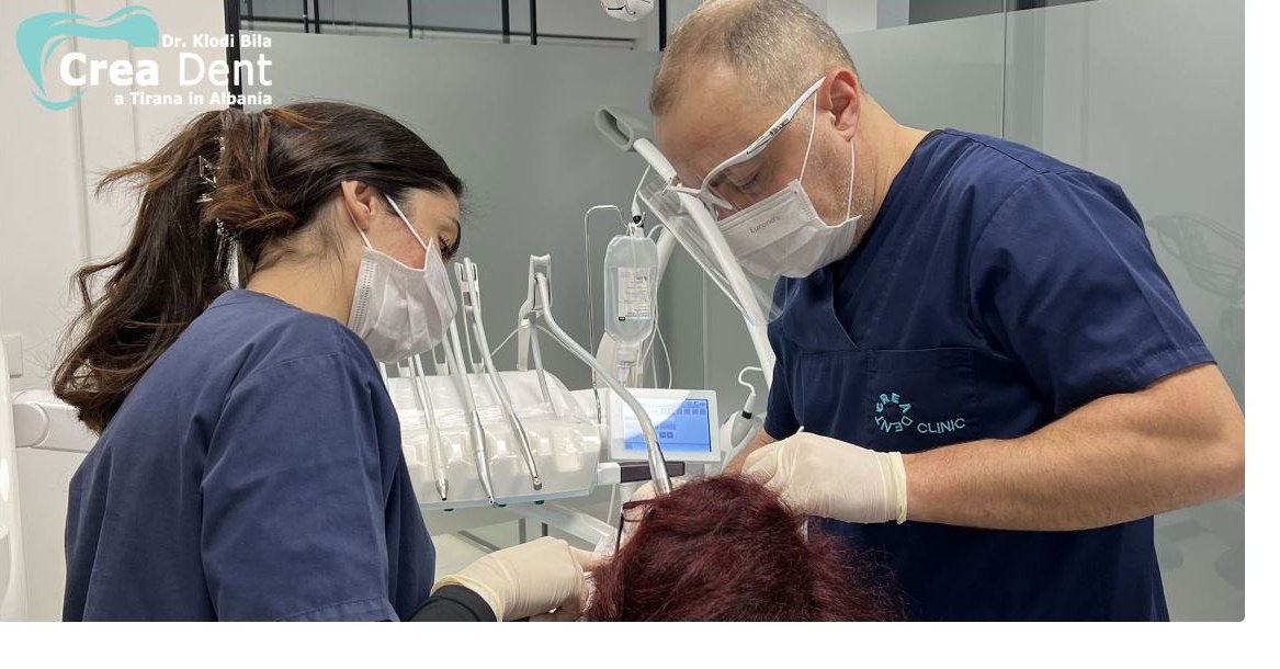 Il Dr. Klodian Bila al lavoro — contatta Creadent su WhatsApp