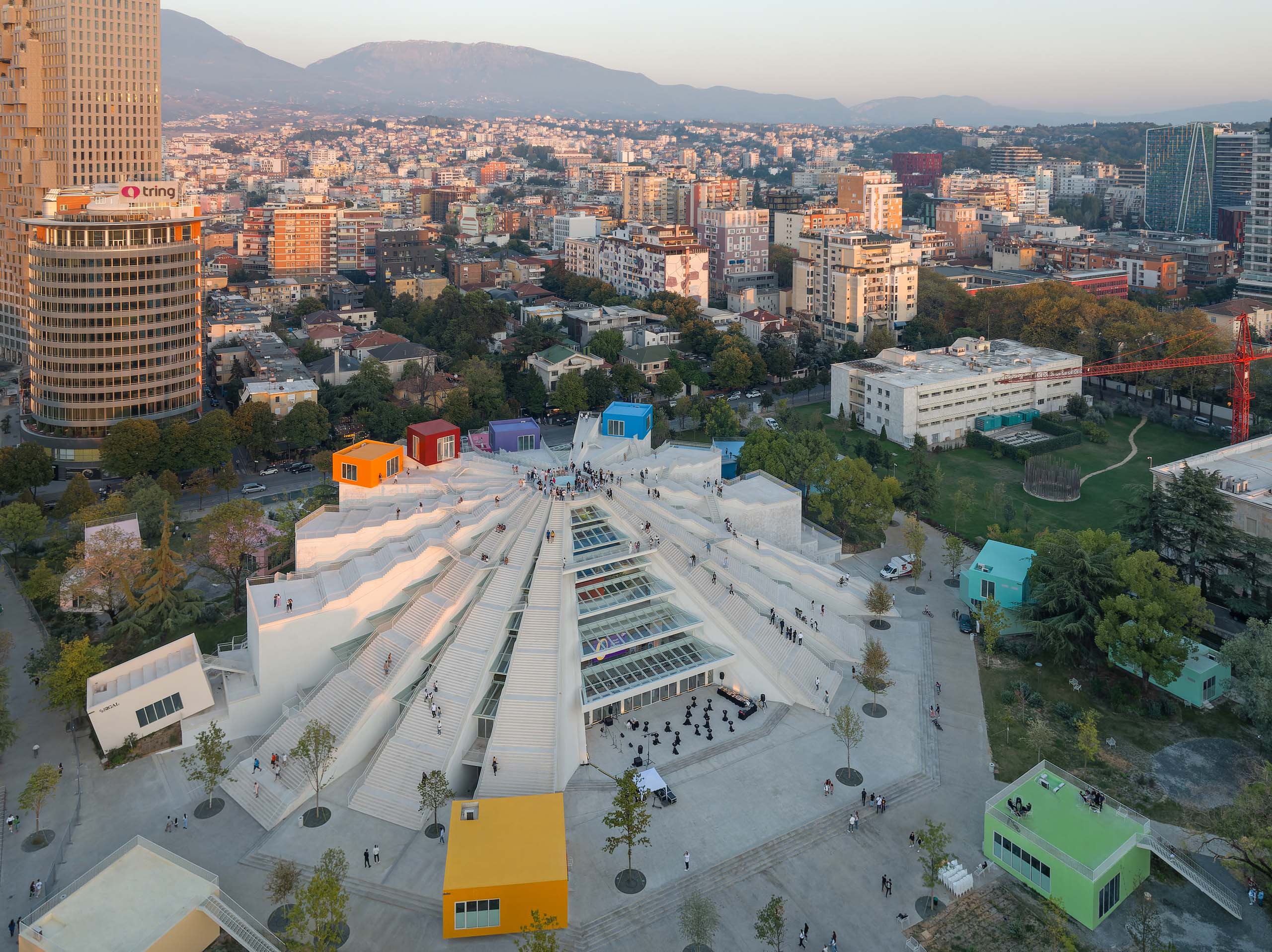 Esperienza Tirana - Piramide di Tirana