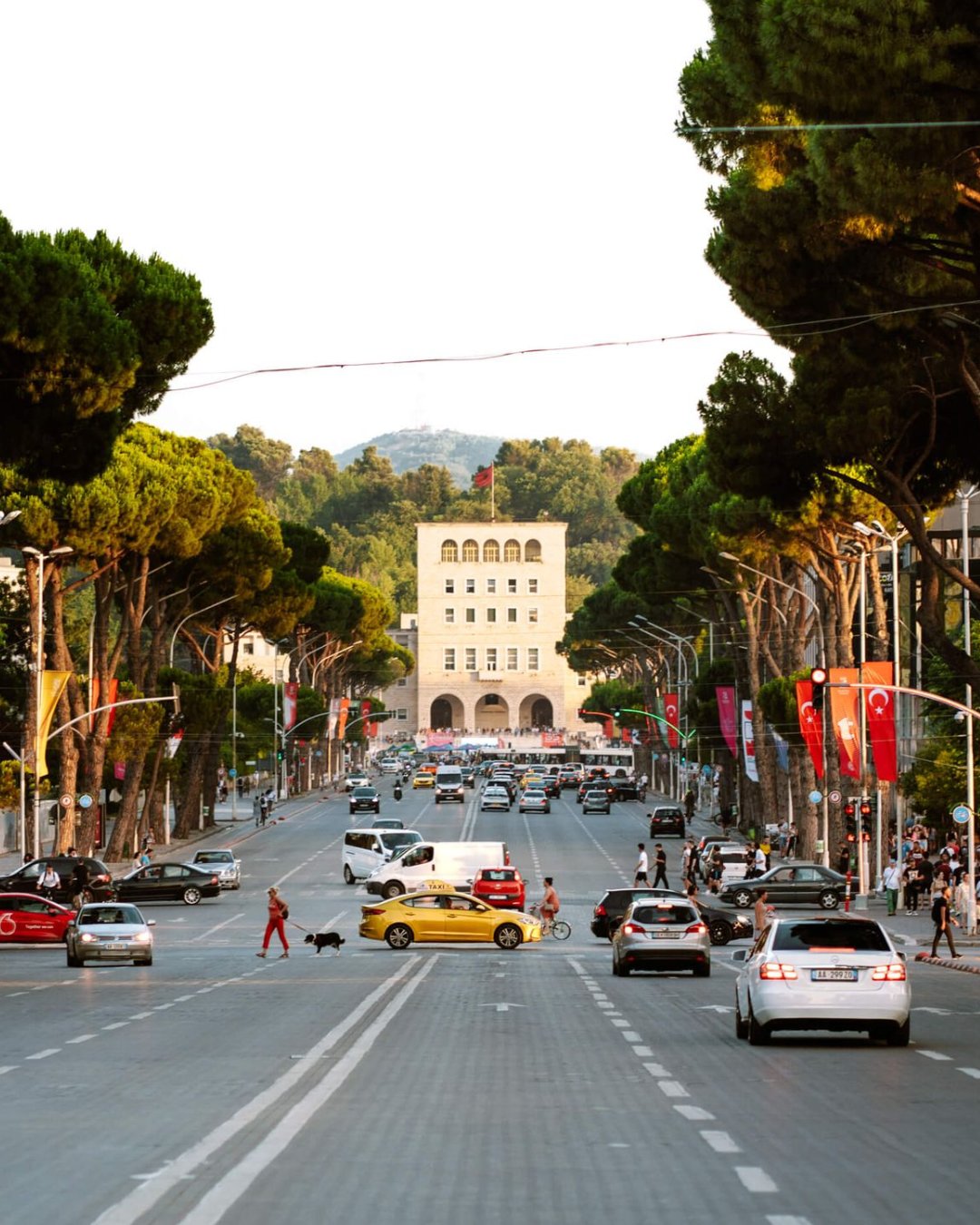 Il viale principale di Tirana